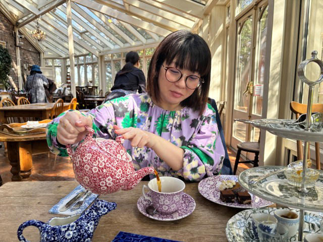 ・住宅街に突如現れるイギリス, ・大きな扉を開けるとそこはイギリス, ・実は気軽にお茶できる場所, ・器好きが震えるショップ