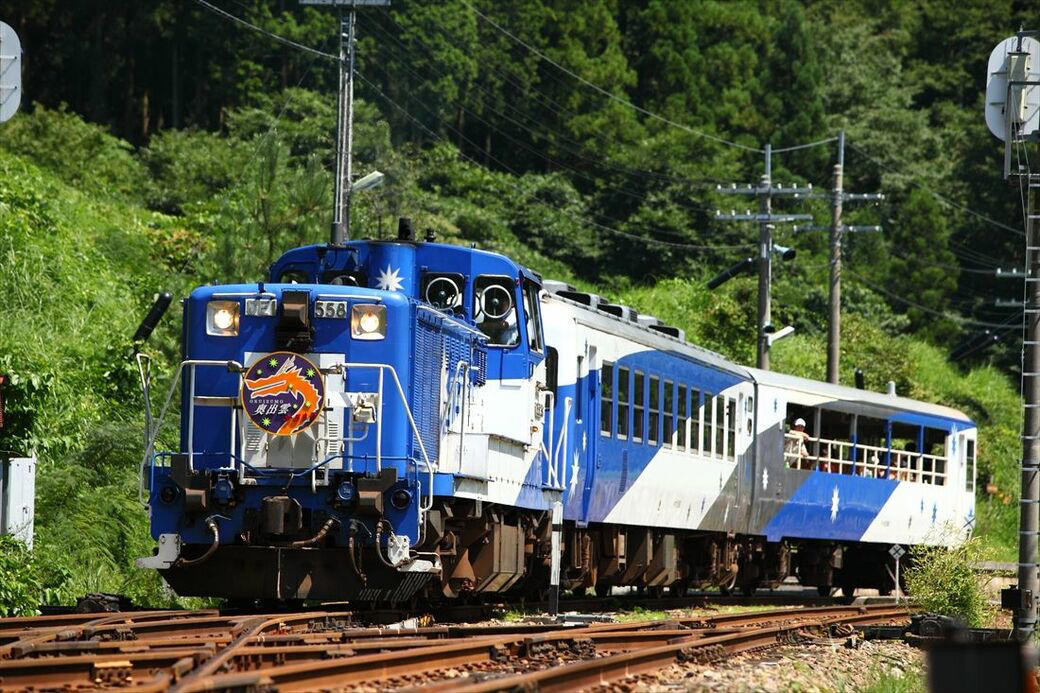 かつてはにぎわった「山間部の要衝」, 川沿いを行く「消えたローカル線」, 「原風景」を行く列車たち, 「寅さん」が旅するローカル線