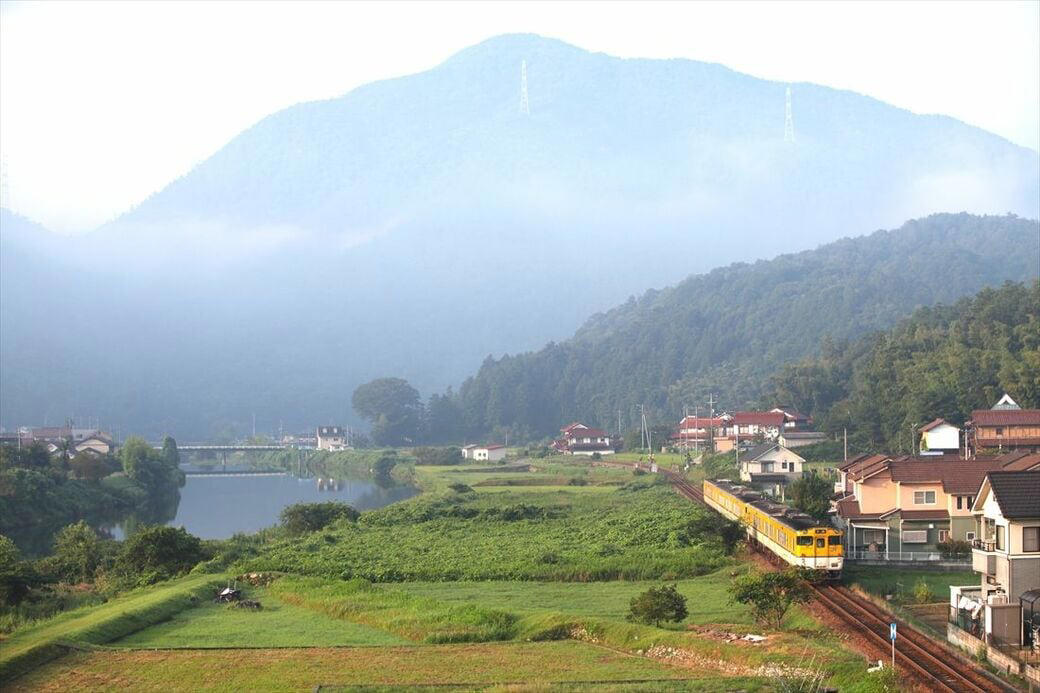 かつてはにぎわった「山間部の要衝」, 川沿いを行く「消えたローカル線」, 「原風景」を行く列車たち, 「寅さん」が旅するローカル線