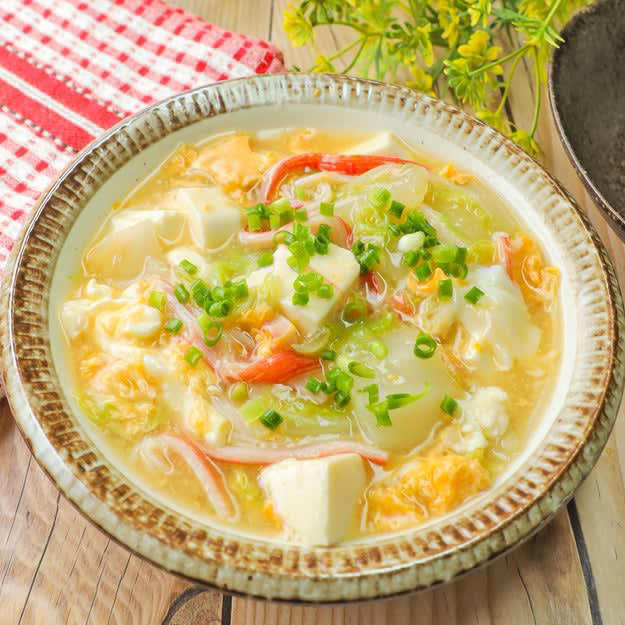 豆腐と白菜のしょうがあんかけ, 【寒い日の白菜はこうやって食べて】「体の芯からあったまる」「優しいのにちゃんとおいしい」フライパンひとつで作れる簡単おかずレシピ, 白菜と豚バラ肉のオイスターソースとろみ煮, 【白菜、余るどころか買い足すレベル】「冬はコレ一択」「10分でしみしみ」白菜と豚バラのワンパンおかずレシピ, 白菜と豚バラのバターみそ炒め, 【白菜買ったら絶対やってみて！】「バターみその香りが反則級」「ご飯が止まらない」寒い日に作りたくなる絶品レシピ