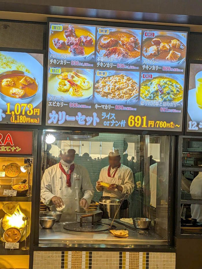 新都心にたたずむ「コクーンシティ」, 個性的な店舗が集まるFOOD BAZAAR, 地域を代表する、堂々たるフードコート, 家族連れ以外の客にもうれしい心遣い, この日選んだメニューは…, ハンバーグに加え、注目の鶏白湯ラーメンを注文, アツアツのハンバーグとラーメンが到着, 珠玉の1杯がフードコートで楽しめる