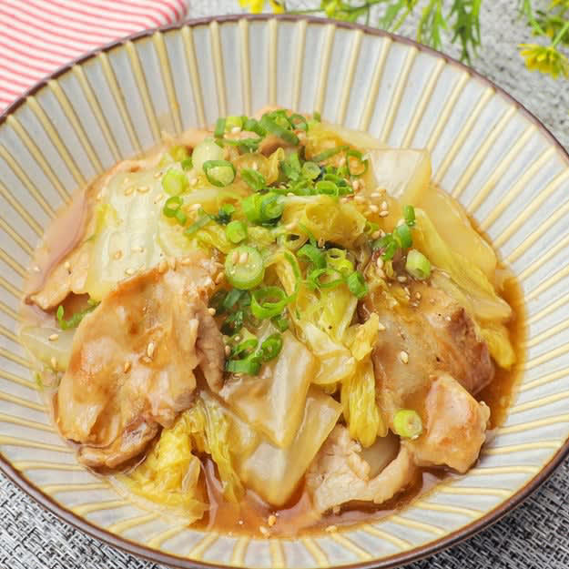 豆腐と白菜のしょうがあんかけ, 【寒い日の白菜はこうやって食べて】「体の芯からあったまる」「優しいのにちゃんとおいしい」フライパンひとつで作れる簡単おかずレシピ, 白菜と豚バラ肉のオイスターソースとろみ煮, 【白菜、余るどころか買い足すレベル】「冬はコレ一択」「10分でしみしみ」白菜と豚バラのワンパンおかずレシピ, 白菜と豚バラのバターみそ炒め, 【白菜買ったら絶対やってみて！】「バターみその香りが反則級」「ご飯が止まらない」寒い日に作りたくなる絶品レシピ