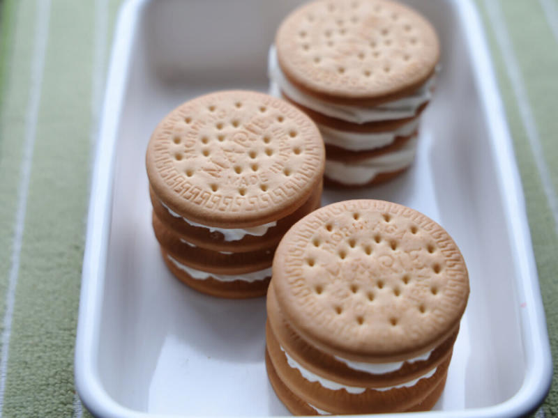 苺のビスケットケーキを作るのにかかる時間, 苺のビスケットケーキのカロリー, 苺のビスケットケーキのレシピ, 苺のビスケットケーキの材料（3個分）, 苺のビスケットケーキの作り方