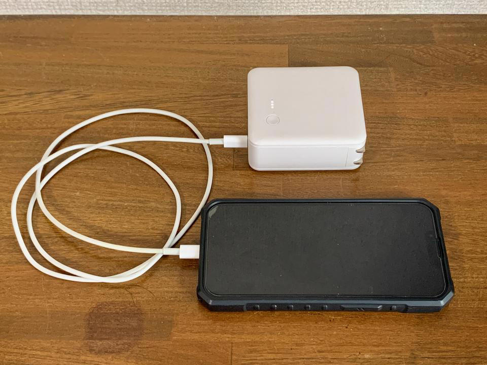 充電アダプターとバッテリーが一つに, 大容量とコンパクトサイズ、どっちを選ぶ？, 急速充電&amp;Type-Cにも対応, 防災も考慮するなら10000mAh