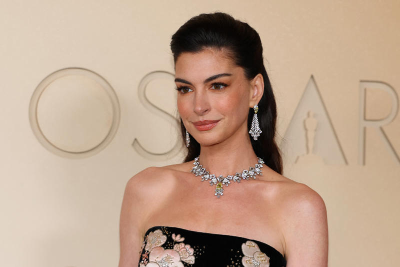Gwyneth Paltrow , Anne Hathaway , Jacob Elordi , Audrey Nuna, Kate Hudson , Nicole Kidman , Hudson Williams, Teyana Taylor, Emma Stone , Jessie Buckley , Auliʻi Cravalho, Rose Byrne , Chase Infiniti , Barbie Ferreira, Shaboozey