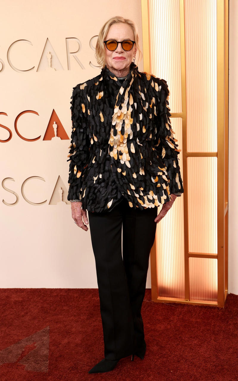 Amy Madigan Oscars 2026, Jane Fonda, Sarah Pidgeon in Calvin Klein, Olivia Rodrigo in Saint Laurent, Naomi Watts in Balenciaga, Monica Lewinsky in Oscar de la Renta, Kim Kardashian in Gucci, Wendi Deng Murdoch and Grace Murdoch, Minnie Driver, Nicole Kidman, Marisa Abela in Revolve, Zoe Saldana in Saint Laurent, Helen Hunt in Stella McCartney, Hailey Bieber in Giorgio Armani, Kaia Gerber in Givenchy, Colman Domingo in Jacquemus, Philippine Leroy-Beaulieu, Sir Mick Jagger and Melanie Hamrick, Jeff Goldblum and Emilie Livingston in ERL Artisanal, Cara Delevingne in Thom Browne, Karlie Kloss in Gucci, Anjelica Huston, Sarah Paulson and Holland Taylor, Leslie Mann, Meg Ryan, Lauren Sanchez Bezos and Jeff Bezos, Tracee Ellis Ross in Marine Serre, Dree Hemingway in Conner Ives, Isla Fisher in Yara Shoemaker, Jessica Alba in Tamara Ralph, Kris Jenner in vintage Valentino, Rachel Sennott in Balenciaga, Dua Lipa and Callum Turner, Kristen Wiig in Monse, Elle and Dakota Fanning, Simone Ashley, Laura Harrier in Gucci, Kendall Jenner in Chanel, Grace Gummer, Mamie Gummer, Louisa Jacobson in Khaite, Suki Waterhouse and Robert Pattinson, Rita Ora in Tamara Ralph, Jessie Buckley in Chanel, Nicole Kidman in Chanel, Rose Byrne in Dior, Teyana Taylor in Chanel, Renate Reinsve in Louis Vuitton, Timothée Chalamet in Givenchy, Kylie Jenner in Schiaparelli, Demi Moore in Gucci, Gwyneth Paltrow in Armani Privé, Michael B. Jordan in Louis Vuitton, Zendaya and Robert Pattinson, Emma Stone in Louis Vuitton, Kate Hudson and Goldie Hawn, Chase Infiniti in Louis Vuitton, Felicity Jones in Prada, Anne Hathaway in Valentino, Odessa A’zion in Valentino, Wunmi Mosaku in Louis Vuitton, Elle Fanning in Givenchy, Kirsten Dunst and Jesse Plemons, Amy Madigan in Dior, Zoe Saldaña in Saint Laurent, Mia Goth in Dior, Paul Mescal and Gracie Abrams, Inga Ibsdotter Lilleaas in Loewe, Mikey Madison in Dior, Rachel McAdams in Alberta Ferretti, Mckenna Grace, Pedro Pascal in Chanel, Barbie Ferreira in GapStudio, Adrien Brody in Gucci, Jacob Elordi in Bottega Veneta, Charithra Chandran in Miss Sohee, EJAE in Dior, Audrey Nuna in Thom Browne, Rei Ami in Rahul Mishra, Huma Abedin and Anna Wintour, Leonardo DiCaprio in Dior, Kate Hawley, Damson Idris in Prada, Sigourney Weaver in Valentino, Alana Haim in Louis Vuitton, Heidi Klum, Hudson Williams in Balenciaga, Alicia Silverstone, Channing Tatum in Versace, Kathy Bates, Chloe Zhao, Joel Edgerton, Misty Copeland in David Koma, Maya Rudolph in Chanel, Ava DuVernay in Louis Vuitton, Anna Wintour, Benicio Del Toro in Giorgio Armani, Usher in Giuliva Heritage, Melissa McCarthy, Jack O’Connell in Dunhill, Lola Kirke in Simone Rocha, Fran Drescher in Ami, Jason Bateman in Dunhill, Ariana Greenblatt in John Galliano, Stellan Skarsgård, Kristen Wiig in Elie Saab, Jacobi Jupe, Kieran Culkin in Paul Smith, Nick Jonas and Priyanka Chopra Jonas, Wagner Moura in Zegna, Conan O’Brien, Vicky Krieps in Bottega Veneta, Ethan Hawke, Shaboozey in Campillo, Spike Lee, Joe Alwyn in Valentino, Kevin O’Leary, Ryan Destiny in Ami, Javier Bardem, Mark Strong in Giorgio Armani, Felix Kammerer in Saint Laurent, Ginnifer Goodwin in Monse, Susie and Nick Cave, Amelia Dimoldenberg in Ralph Lauren, Manu Rios in Saint Laurent