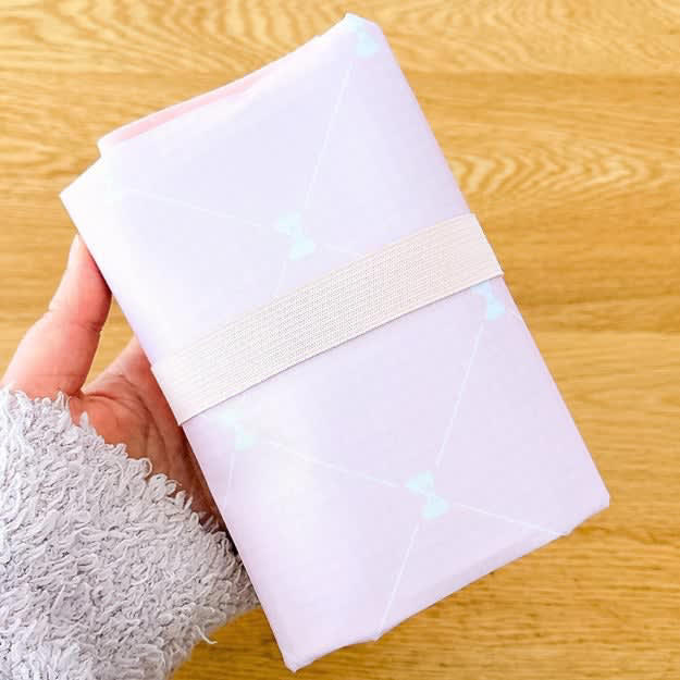 ススリーピーでは、ディズニーにありそうな「大容量エコバッグ」を販売中です。, かわいいマリーちゃんがデザインされた、大容量エコバッグです。, 2Lペットボトルが3本も入りました！, まとめ買いの荷物もしっかり入ります！, 保冷もできて実用的です。, 持ち手の幅が広く、持ちやすい！, 折りたたむとコンパクトになるから、持ち歩きが簡単！, お買い物が楽しくなるエコバッグでした！, ディズニーのエコバッグなら、キャンドゥの「ディズニー／チップ＆デール エコバッグ」もおすすめです。, 容量たっぷりで心強い！かさばる飲料や食材を、まとめて入れられました。