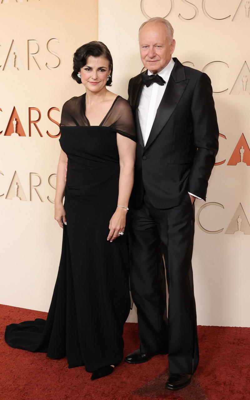 Stellan Skarsgård Oscars 2026, Jane Fonda, Sarah Pidgeon in Calvin Klein, Olivia Rodrigo in Saint Laurent, Naomi Watts in Balenciaga, Monica Lewinsky in Oscar de la Renta, Kim Kardashian in Gucci, Wendi Deng Murdoch and Grace Murdoch, Minnie Driver, Nicole Kidman, Marisa Abela in Revolve, Zoe Saldana in Saint Laurent, Helen Hunt in Stella McCartney, Hailey Bieber in Giorgio Armani, Kaia Gerber in Givenchy, Colman Domingo in Jacquemus, Philippine Leroy-Beaulieu, Sir Mick Jagger and Melanie Hamrick, Jeff Goldblum and Emilie Livingston in ERL Artisanal, Cara Delevingne in Thom Browne, Karlie Kloss in Gucci, Anjelica Huston, Sarah Paulson and Holland Taylor, Leslie Mann, Meg Ryan, Lauren Sanchez Bezos and Jeff Bezos, Tracee Ellis Ross in Marine Serre, Dree Hemingway in Conner Ives, Isla Fisher in Yara Shoemaker, Jessica Alba in Tamara Ralph, Kris Jenner in vintage Valentino, Rachel Sennott in Balenciaga, Dua Lipa and Callum Turner, Kristen Wiig in Monse, Elle and Dakota Fanning, Simone Ashley, Laura Harrier in Gucci, Kendall Jenner in Chanel, Grace Gummer, Mamie Gummer, Louisa Jacobson in Khaite, Suki Waterhouse and Robert Pattinson, Rita Ora in Tamara Ralph, Jessie Buckley in Chanel, Nicole Kidman in Chanel, Rose Byrne in Dior, Teyana Taylor in Chanel, Renate Reinsve in Louis Vuitton, Timothée Chalamet in Givenchy, Kylie Jenner in Schiaparelli, Demi Moore in Gucci, Gwyneth Paltrow in Armani Privé, Michael B. Jordan in Louis Vuitton, Zendaya and Robert Pattinson, Emma Stone in Louis Vuitton, Kate Hudson and Goldie Hawn, Chase Infiniti in Louis Vuitton, Felicity Jones in Prada, Anne Hathaway in Valentino, Odessa A’zion in Valentino, Wunmi Mosaku in Louis Vuitton, Elle Fanning in Givenchy, Kirsten Dunst and Jesse Plemons, Amy Madigan in Dior, Zoe Saldaña in Saint Laurent, Mia Goth in Dior, Paul Mescal and Gracie Abrams, Inga Ibsdotter Lilleaas in Loewe, Mikey Madison in Dior, Rachel McAdams in Alberta Ferretti, Mckenna Grace, Pedro Pascal in Chanel, Barbie Ferreira in GapStudio, Adrien Brody in Gucci, Jacob Elordi in Bottega Veneta, Charithra Chandran in Miss Sohee, EJAE in Dior, Audrey Nuna in Thom Browne, Rei Ami in Rahul Mishra, Huma Abedin and Anna Wintour, Leonardo DiCaprio in Dior, Kate Hawley, Damson Idris in Prada, Sigourney Weaver in Valentino, Alana Haim in Louis Vuitton, Heidi Klum, Hudson Williams in Balenciaga, Alicia Silverstone, Channing Tatum in Versace, Kathy Bates, Chloe Zhao, Joel Edgerton, Misty Copeland in David Koma, Maya Rudolph in Chanel, Ava DuVernay in Louis Vuitton, Anna Wintour, Benicio Del Toro in Giorgio Armani, Usher in Giuliva Heritage, Melissa McCarthy, Jack O’Connell in Dunhill, Lola Kirke in Simone Rocha, Fran Drescher in Ami, Jason Bateman in Dunhill, Ariana Greenblatt in John Galliano, Stellan Skarsgård, Kristen Wiig in Elie Saab, Jacobi Jupe, Kieran Culkin in Paul Smith, Nick Jonas and Priyanka Chopra Jonas, Wagner Moura in Zegna, Conan O’Brien, Vicky Krieps in Bottega Veneta, Ethan Hawke, Shaboozey in Campillo, Spike Lee, Joe Alwyn in Valentino, Kevin O’Leary, Ryan Destiny in Ami, Javier Bardem, Mark Strong in Giorgio Armani, Felix Kammerer in Saint Laurent, Ginnifer Goodwin in Monse, Susie and Nick Cave, Amelia Dimoldenberg in Ralph Lauren, Manu Rios in Saint Laurent