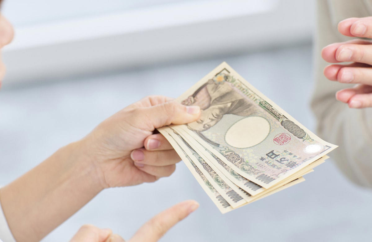 浮気が原因で一度離婚した40歳の息子, お小遣いが振り込まれる翌日に張り込み, 土曜日、妻と息子に見送られて向かった先, 女性の家らしき場所に移動し…, 両親そろって報告の場に, 息子は浮気相手と別れるそうです