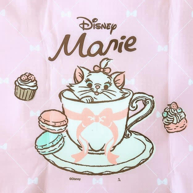 ススリーピーでは、ディズニーにありそうな「大容量エコバッグ」を販売中です。, かわいいマリーちゃんがデザインされた、大容量エコバッグです。, 2Lペットボトルが3本も入りました！, まとめ買いの荷物もしっかり入ります！, 保冷もできて実用的です。, 持ち手の幅が広く、持ちやすい！, 折りたたむとコンパクトになるから、持ち歩きが簡単！, お買い物が楽しくなるエコバッグでした！, ディズニーのエコバッグなら、キャンドゥの「ディズニー／チップ＆デール エコバッグ」もおすすめです。, 容量たっぷりで心強い！かさばる飲料や食材を、まとめて入れられました。