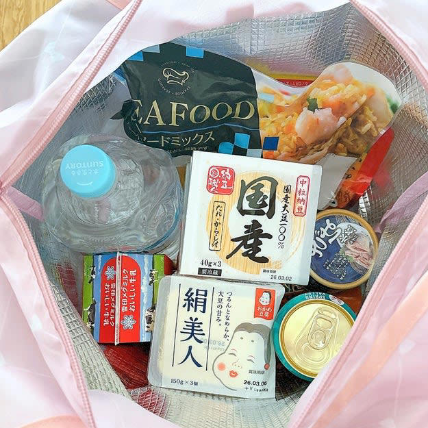 ススリーピーでは、ディズニーにありそうな「大容量エコバッグ」を販売中です。, かわいいマリーちゃんがデザインされた、大容量エコバッグです。, 2Lペットボトルが3本も入りました！, まとめ買いの荷物もしっかり入ります！, 保冷もできて実用的です。, 持ち手の幅が広く、持ちやすい！, 折りたたむとコンパクトになるから、持ち歩きが簡単！, お買い物が楽しくなるエコバッグでした！, ディズニーのエコバッグなら、キャンドゥの「ディズニー／チップ＆デール エコバッグ」もおすすめです。, 容量たっぷりで心強い！かさばる飲料や食材を、まとめて入れられました。
