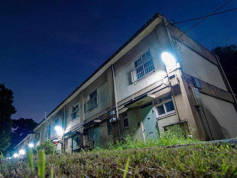 めくるめく団地の世界へようこそ！, 実は「団地」という言葉は幅が広いので、勝手に定義させていただきます, 団地界のアイドル「スターハウス住棟」をご覧ください！, 団地のタイプはまだまだ多彩。めくるめく団地ワールドにようこそ！, 時代が下って高層化した団地も、見どころがいっぱいです, 集合住宅好きながら戸建てへの誘惑も捨てきれない、背徳の「テラスハウス」