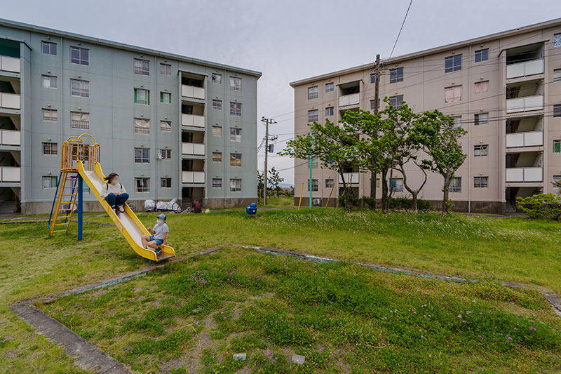 めくるめく団地の世界へようこそ！, 実は「団地」という言葉は幅が広いので、勝手に定義させていただきます, 団地界のアイドル「スターハウス住棟」をご覧ください！, 団地のタイプはまだまだ多彩。めくるめく団地ワールドにようこそ！, 時代が下って高層化した団地も、見どころがいっぱいです, 集合住宅好きながら戸建てへの誘惑も捨てきれない、背徳の「テラスハウス」