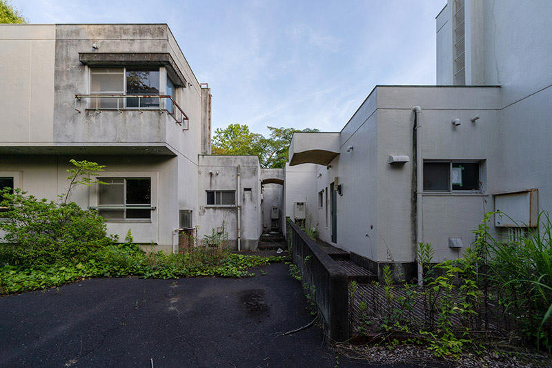 めくるめく団地の世界へようこそ！, 実は「団地」という言葉は幅が広いので、勝手に定義させていただきます, 団地界のアイドル「スターハウス住棟」をご覧ください！, 団地のタイプはまだまだ多彩。めくるめく団地ワールドにようこそ！, 時代が下って高層化した団地も、見どころがいっぱいです, 集合住宅好きながら戸建てへの誘惑も捨てきれない、背徳の「テラスハウス」