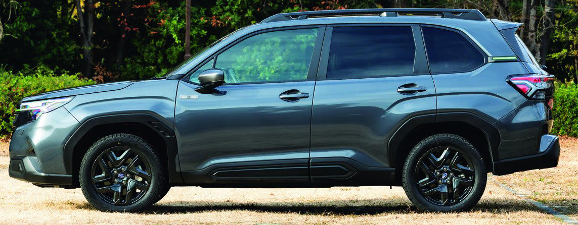 敢えて燃費を追いすぎない！個性と快楽の新ハイブリッドSUV, Point1 トヨタTHS Ⅱを応用した走りと快楽のスバル流ハイブリッド, Point2 スバルらしくないほど上質さを追求したインテリア, Point3 ラゲッジ容量は約500Lでアイサイトも着実に進化