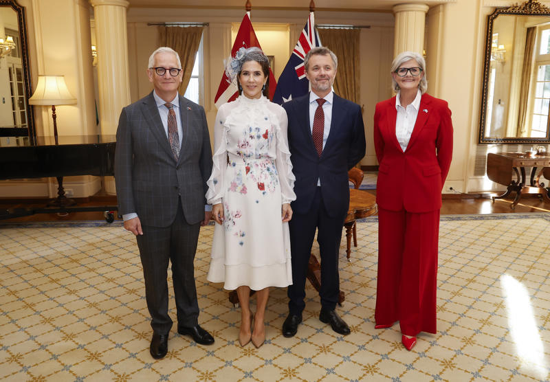 Look 1: Uluru, Look 2: Uluru, Look 3: Canberra, Look 4: Canberra, Look 5: Canberra, Look 6: Canberra, Look 7: Canberra, Look 8: Canberra, Look 9: Melbourne, Look 10: Melbourne, Look 11: Melbourne, Look 12: Melbourne, Look 13: Melbourne, Look 14: Hobart, Look 15: Hobart
