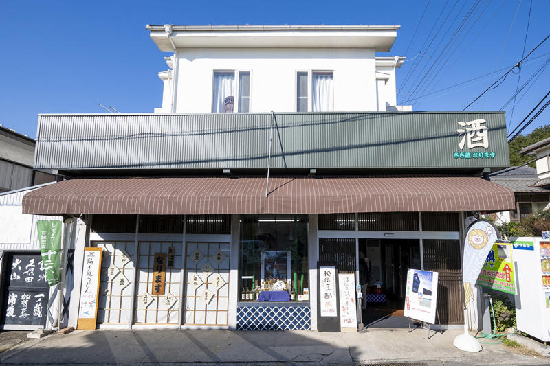 【1】元“魚屋さん”で街の人と憩う, お茶を手に魚と本でつながる人の輪『fish and books azumaya』, 【2】山崎製パンの聖地を巡礼！, ご当地ランチパックは水曜を狙うべし『ヤマザキプラザ市川店』, 【3】民藝の系譜を味わい倒す, 和み系雑貨と焼き菓子にほっこり『hana クッキーと本とくらし』, 【4】創作意欲が街をつくる, アートで変身し続ける商店街の一角『ギャラリーf』, 【5】神保町からやってきた老舗のロシア料理店, 市川流にロシアを楽しむ『ろしあ亭』, 【6】ここでしか味わえないお酒と出合う, ポツンと一軒酒屋でほろ酔う『ささ蔵 成桝』, 【7】アートなラビリンスを探検, 元銭湯を生かした秘密基地『アトリエ＊ローゼンホルツ』, まるごと迷宮の街をさまよう面白さ, モノもイベントも、のほほんと手作り