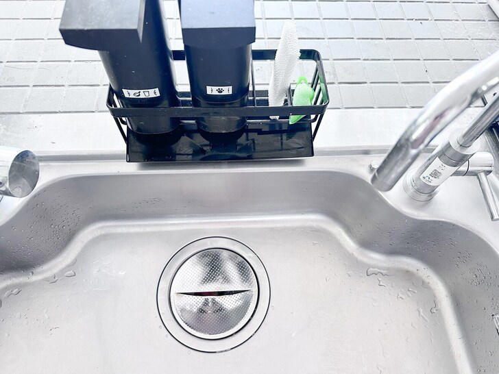1. 排水口の「封水（ふうすい）」を蒸発させている, 2. ゴミ受けカゴや排水管の「ヌメり」を放置している, 3. 「油分」を直接流している, 4. 排水プレートの「裏側」を掃除していない, 5. 換気扇だけに頼っている, 6. 浴室や洗面所の排水管がドロドロ