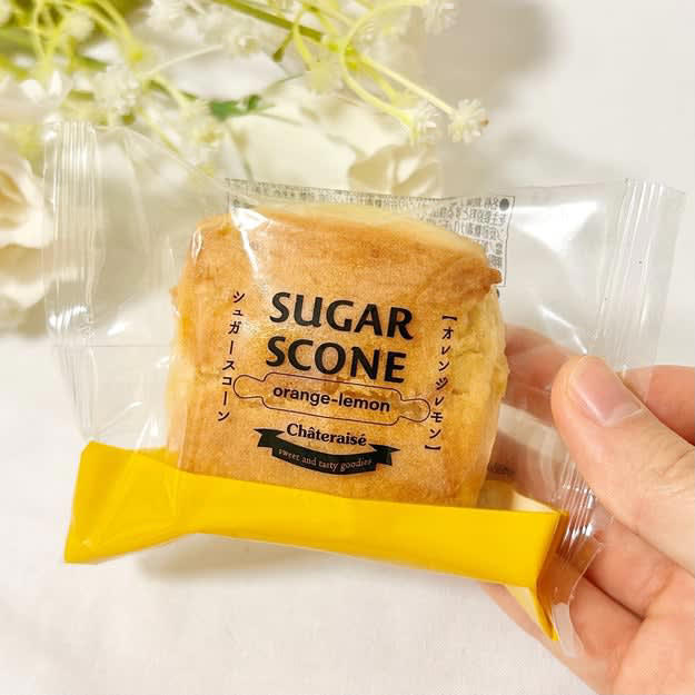 シャトレーゼでは、ふんわり食感の「絶品スイーツ」を販売中です。, 1.「糖質70％カットのふんわりロール ホイップクリーム＆カスタードクリーム」, スポンジは風味豊かで食べやすい。, ダイエット中や、糖質制限中のおやつにぴったり。, ミルキーなクリームの甘さがやみつきになります。, 生地はアーモンドの風味が贅沢。, 3.「シュガースコーン オレンジレモン」, オレンジとレモンの甘酸っぱさがたまらない！, ふんわりとした生地は、優しい甘さで癒される！