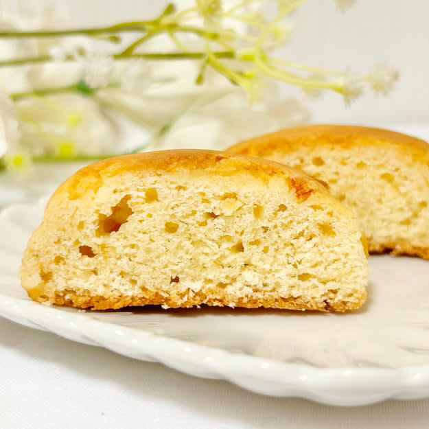 シャトレーゼでは、ふんわり食感の「絶品スイーツ」を販売中です。, 1.「糖質70％カットのふんわりロール ホイップクリーム＆カスタードクリーム」, スポンジは風味豊かで食べやすい。, ダイエット中や、糖質制限中のおやつにぴったり。, ミルキーなクリームの甘さがやみつきになります。, 生地はアーモンドの風味が贅沢。, 3.「シュガースコーン オレンジレモン」, オレンジとレモンの甘酸っぱさがたまらない！, ふんわりとした生地は、優しい甘さで癒される！