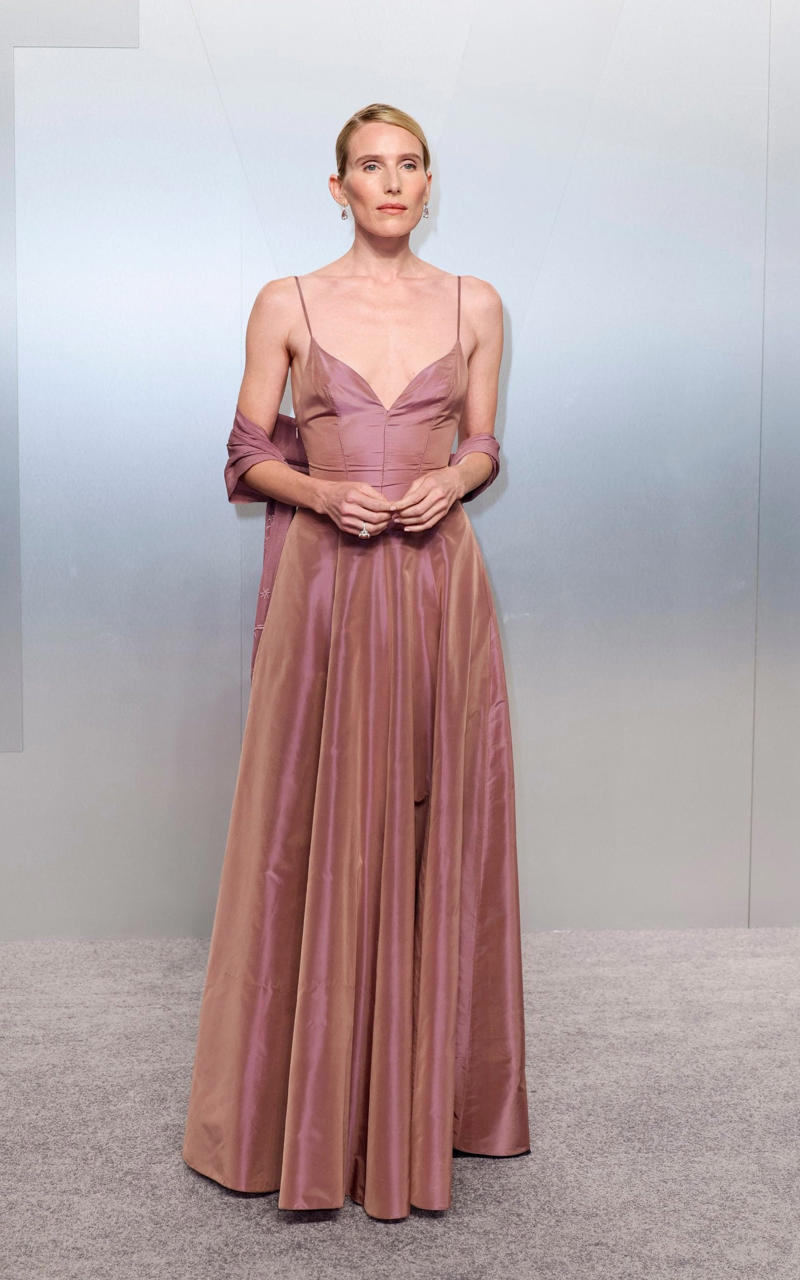 Dree Hemingway in Conner Ives Oscars 2026, Jane Fonda, Sarah Pidgeon in Calvin Klein, Olivia Rodrigo in Saint Laurent, Naomi Watts in Balenciaga, Monica Lewinsky in Oscar de la Renta, Kim Kardashian in Gucci, Wendi Deng Murdoch and Grace Murdoch, Minnie Driver, Nicole Kidman, Marisa Abela in Revolve, Zoe Saldana in Saint Laurent, Helen Hunt in Stella McCartney, Hailey Bieber in Giorgio Armani, Kaia Gerber in Givenchy, Colman Domingo in Jacquemus, Philippine Leroy-Beaulieu, Sir Mick Jagger and Melanie Hamrick, Jeff Goldblum and Emilie Livingston in ERL Artisanal, Cara Delevingne in Thom Browne, Karlie Kloss in Gucci, Anjelica Huston, Sarah Paulson and Holland Taylor, Leslie Mann, Meg Ryan, Lauren Sanchez Bezos and Jeff Bezos, Tracee Ellis Ross in Marine Serre, Dree Hemingway in Conner Ives, Isla Fisher in Yara Shoemaker, Jessica Alba in Tamara Ralph, Kris Jenner in vintage Valentino, Rachel Sennott in Balenciaga, Dua Lipa and Callum Turner, Kristen Wiig in Monse, Elle and Dakota Fanning, Simone Ashley, Laura Harrier in Gucci, Kendall Jenner in Chanel, Grace Gummer, Mamie Gummer, Louisa Jacobson in Khaite, Suki Waterhouse and Robert Pattinson, Rita Ora in Tamara Ralph, Jessie Buckley in Chanel, Nicole Kidman in Chanel, Rose Byrne in Dior, Teyana Taylor in Chanel, Renate Reinsve in Louis Vuitton, Timothée Chalamet in Givenchy, Kylie Jenner in Schiaparelli, Demi Moore in Gucci, Gwyneth Paltrow in Armani Privé, Michael B. Jordan in Louis Vuitton, Zendaya and Robert Pattinson, Emma Stone in Louis Vuitton, Kate Hudson and Goldie Hawn, Chase Infiniti in Louis Vuitton, Felicity Jones in Prada, Anne Hathaway in Valentino, Odessa A’zion in Valentino, Wunmi Mosaku in Louis Vuitton, Elle Fanning in Givenchy, Kirsten Dunst and Jesse Plemons, Amy Madigan in Dior, Zoe Saldaña in Saint Laurent, Mia Goth in Dior, Paul Mescal and Gracie Abrams, Inga Ibsdotter Lilleaas in Loewe, Mikey Madison in Dior, Rachel McAdams in Alberta Ferretti, Mckenna Grace, Pedro Pascal in Chanel, Barbie Ferreira in GapStudio, Adrien Brody in Gucci, Jacob Elordi in Bottega Veneta, Charithra Chandran in Miss Sohee, EJAE in Dior, Audrey Nuna in Thom Browne, Rei Ami in Rahul Mishra, Huma Abedin and Anna Wintour, Leonardo DiCaprio in Dior, Kate Hawley, Damson Idris in Prada, Sigourney Weaver in Valentino, Alana Haim in Louis Vuitton, Heidi Klum, Hudson Williams in Balenciaga, Alicia Silverstone, Channing Tatum in Versace, Kathy Bates, Chloe Zhao, Joel Edgerton, Misty Copeland in David Koma, Maya Rudolph in Chanel, Ava DuVernay in Louis Vuitton, Anna Wintour, Benicio Del Toro in Giorgio Armani, Usher in Giuliva Heritage, Melissa McCarthy, Jack O’Connell in Dunhill, Lola Kirke in Simone Rocha, Fran Drescher in Ami, Jason Bateman in Dunhill, Ariana Greenblatt in John Galliano, Stellan Skarsgård, Kristen Wiig in Elie Saab, Jacobi Jupe, Kieran Culkin in Paul Smith, Nick Jonas and Priyanka Chopra Jonas, Wagner Moura in Zegna, Conan O’Brien, Vicky Krieps in Bottega Veneta, Ethan Hawke, Shaboozey in Campillo, Spike Lee, Joe Alwyn in Valentino, Kevin O’Leary, Ryan Destiny in Ami, Javier Bardem, Mark Strong in Giorgio Armani, Felix Kammerer in Saint Laurent, Ginnifer Goodwin in Monse, Susie and Nick Cave, Amelia Dimoldenberg in Ralph Lauren, Manu Rios in Saint Laurent