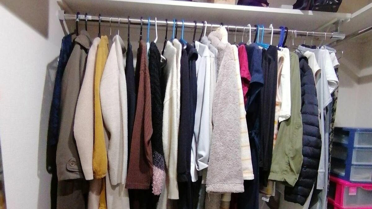 1：まだ着られる、いつか着るかもしれない「服」, 2：さまざまな種類の大量の「食器」, 3：SNSで見たキレイで整った「収納のマネ」, ものを減らすと、暮らしに余白が生まれました