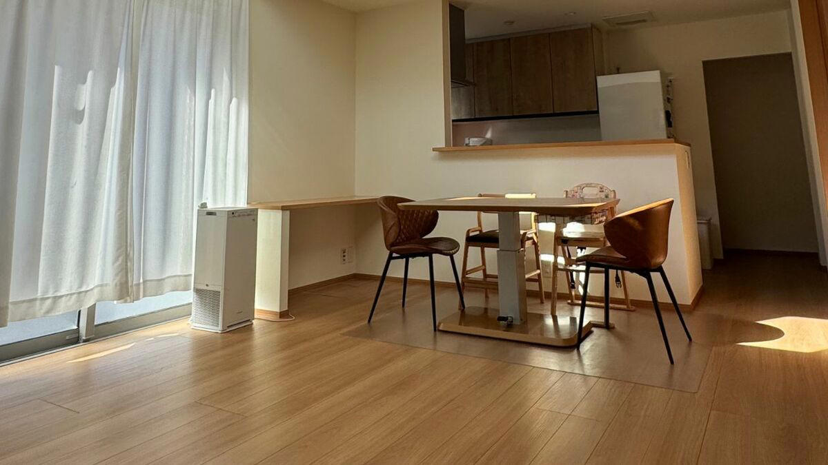 1：まだ着られる、いつか着るかもしれない「服」, 2：さまざまな種類の大量の「食器」, 3：SNSで見たキレイで整った「収納のマネ」, ものを減らすと、暮らしに余白が生まれました