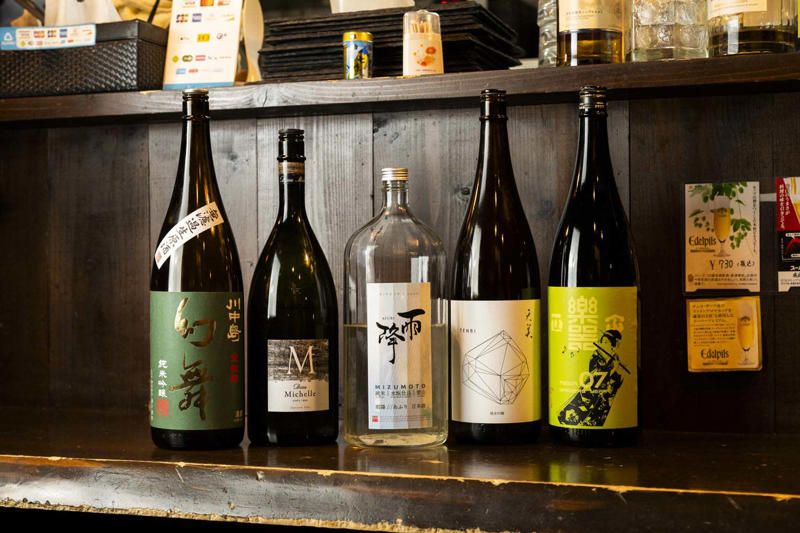 さばきたて、即カウンターの幸せ『酒とつまみと魚屋と』, 『酒とつまみと魚屋と』店舗詳細, てっちりがコレ？の二度見プライス『居酒屋 いなか』, 『居酒屋 いなか』店舗詳細, 尻に根が張る心地よい酒肴たち『六人衆』, 『六人衆』店舗詳細, 黒板メニューが必見のフレンチ酒場『フレンチバル FujiTaka』, 『フレンチバル FujiTaka』店舗詳細, ほの暗いカウンターから翔 んでWORLD『FROGPLACE』, 伊達な兄弟が導くリトルイタリー『アンドゥ―マ』, 『アンドゥ―マ』店舗詳細
