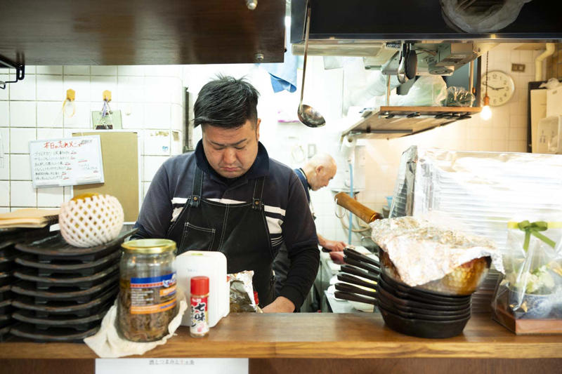 さばきたて、即カウンターの幸せ『酒とつまみと魚屋と』, 『酒とつまみと魚屋と』店舗詳細, てっちりがコレ？の二度見プライス『居酒屋 いなか』, 『居酒屋 いなか』店舗詳細, 尻に根が張る心地よい酒肴たち『六人衆』, 『六人衆』店舗詳細, 黒板メニューが必見のフレンチ酒場『フレンチバル FujiTaka』, 『フレンチバル FujiTaka』店舗詳細, ほの暗いカウンターから翔 んでWORLD『FROGPLACE』, 伊達な兄弟が導くリトルイタリー『アンドゥ―マ』, 『アンドゥ―マ』店舗詳細