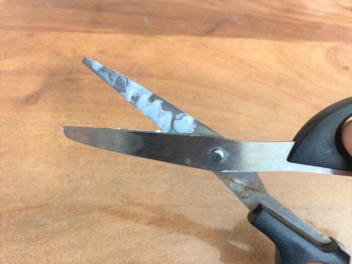 革製の靴やバッグなどのお手入れとして活用！, 鏡の汚れ落とし＆曇り止めに, 切れ味が悪くなったはさみに, 衣類の静電気防止に