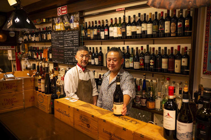 さばきたて、即カウンターの幸せ『酒とつまみと魚屋と』, 『酒とつまみと魚屋と』店舗詳細, てっちりがコレ？の二度見プライス『居酒屋 いなか』, 『居酒屋 いなか』店舗詳細, 尻に根が張る心地よい酒肴たち『六人衆』, 『六人衆』店舗詳細, 黒板メニューが必見のフレンチ酒場『フレンチバル FujiTaka』, 『フレンチバル FujiTaka』店舗詳細, ほの暗いカウンターから翔 んでWORLD『FROGPLACE』, 伊達な兄弟が導くリトルイタリー『アンドゥ―マ』, 『アンドゥ―マ』店舗詳細