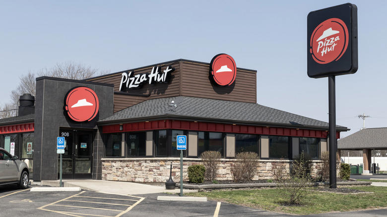 1. Round Table Pizza, 2. Papa John's Pizza, 3. Pizza Hut, 4. Donatos Pizza, 5. Domino's Pizza, 6. Blaze Pizza, 7. MOD Pizza, 8. Marco's Pizza, 9. Jet's Pizza, 10. Hungry Howie's Pizza