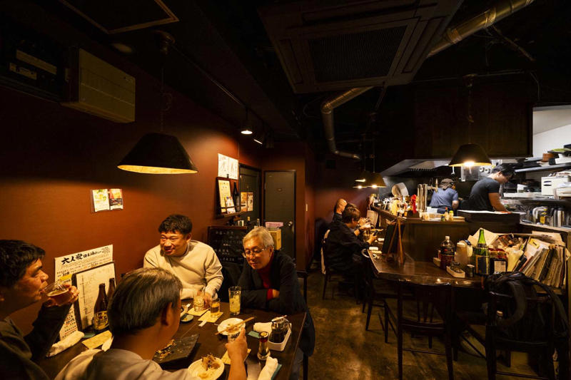 さばきたて、即カウンターの幸せ『酒とつまみと魚屋と』, 『酒とつまみと魚屋と』店舗詳細, てっちりがコレ？の二度見プライス『居酒屋 いなか』, 『居酒屋 いなか』店舗詳細, 尻に根が張る心地よい酒肴たち『六人衆』, 『六人衆』店舗詳細, 黒板メニューが必見のフレンチ酒場『フレンチバル FujiTaka』, 『フレンチバル FujiTaka』店舗詳細, ほの暗いカウンターから翔 んでWORLD『FROGPLACE』, 伊達な兄弟が導くリトルイタリー『アンドゥ―マ』, 『アンドゥ―マ』店舗詳細