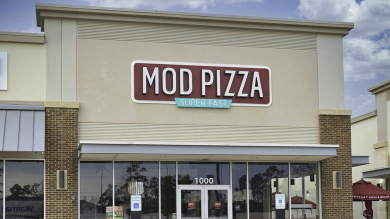 1. Round Table Pizza, 2. Papa John's Pizza, 3. Pizza Hut, 4. Donatos Pizza, 5. Domino's Pizza, 6. Blaze Pizza, 7. MOD Pizza, 8. Marco's Pizza, 9. Jet's Pizza, 10. Hungry Howie's Pizza