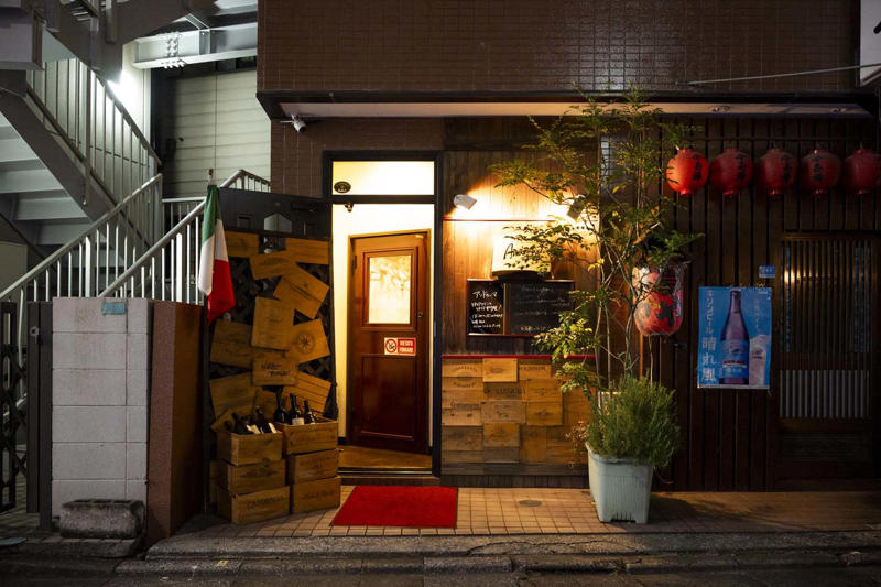 さばきたて、即カウンターの幸せ『酒とつまみと魚屋と』, 『酒とつまみと魚屋と』店舗詳細, てっちりがコレ？の二度見プライス『居酒屋 いなか』, 『居酒屋 いなか』店舗詳細, 尻に根が張る心地よい酒肴たち『六人衆』, 『六人衆』店舗詳細, 黒板メニューが必見のフレンチ酒場『フレンチバル FujiTaka』, 『フレンチバル FujiTaka』店舗詳細, ほの暗いカウンターから翔 んでWORLD『FROGPLACE』, 伊達な兄弟が導くリトルイタリー『アンドゥ―マ』, 『アンドゥ―マ』店舗詳細