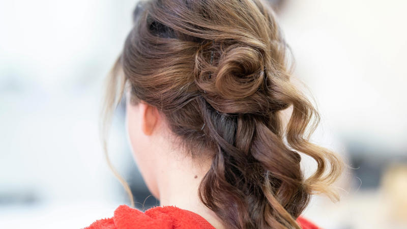 8. It Works on Multiple Hair Types 1. It Saves You a Lot of Time, 2. It Adds Instant Volume, 3. It Extends the Life of Your Blowout, 4. It's Great for Post-Workout Hair, 5. It Reduces Heat Damage, 6. It's Travel-Friendly, 7. It Helps Preserve Color-Treated Hair, 8. It Works on Multiple Hair Types, 9. It Can Double as a Styling Product, 10. It's Budget-Friendly, 1. It Can Cause Product Buildup, 2. It May Irritate a Sensitive Scalp, 3. It Doesn't Actually Clean Your Hair, 4. It Can Leave a White or Gray Residue, 5. It Can Weigh Hair Down Over Time, 6. Overuse May Contribute to Hair Loss, 7. Aerosol Formula Raises Health and Environmental Concerns, 8. It Doesn't Work the Same on All Hair Types, 9. It Can Cause or Worsen Dandruff, 10. Fragrance Can Be Overpowering