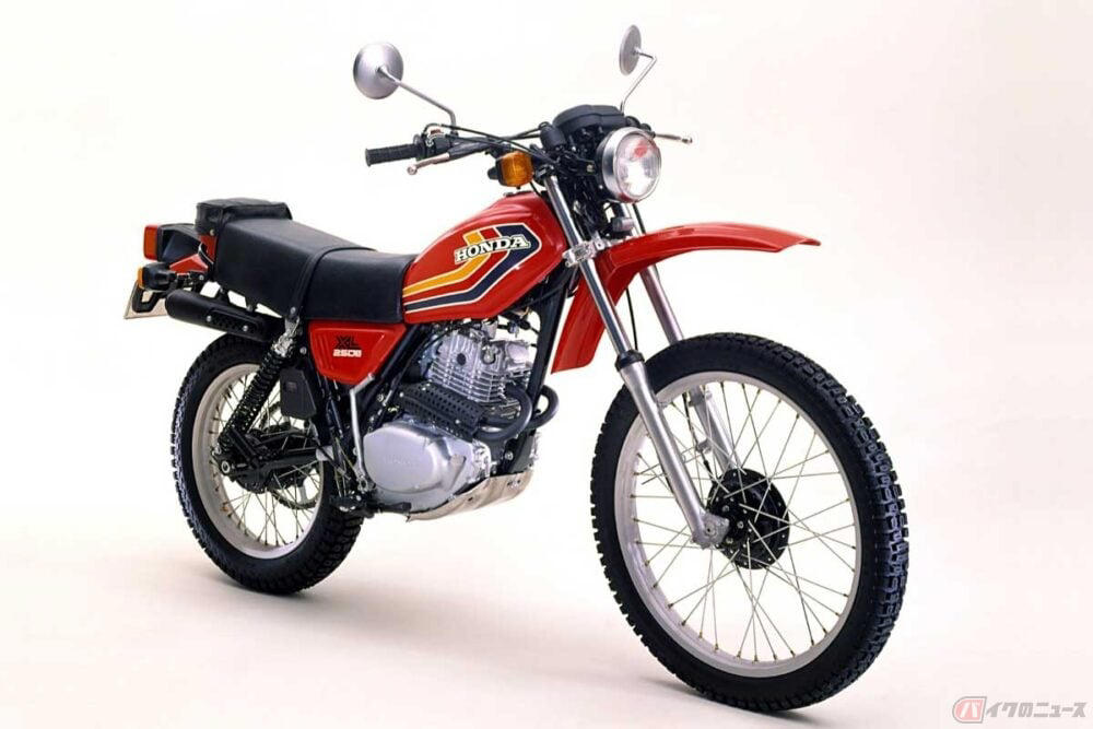 単気筒なのに、マフラー（エキパイ）が2本？, ホンダのマフラー2本出しは冷却性向上から始まった, スズキは燃焼室内の過流を促進, 水冷でも2本出しを続けたヤマハ
