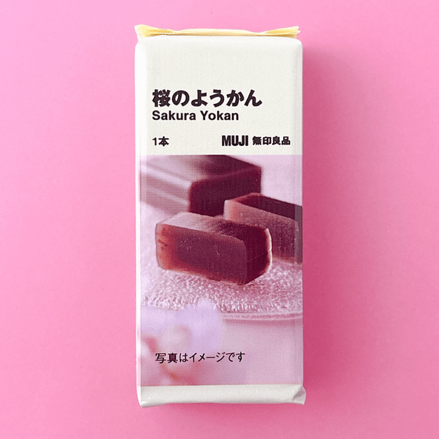 無印良品では、桜の風味を楽しめる「春のスイーツ」を販売中です。, 1.「おうちで味わうカフェメニュー ふんわり桜ラテ」, お湯を入れると、やさしいピンク色のラテに変わります。, ひと手間かけると、カフェ級の見た目になります。, 2.「桜のアイスボックスクッキー」, 食べた瞬間に、桜の香りが広がります。, サクサクの食感がクセになります。, 3.「桜のようかん」, 手を汚さず食べられるのが嬉しい！, 桜餅のような、甘じょっぱい味わいがたまりません。