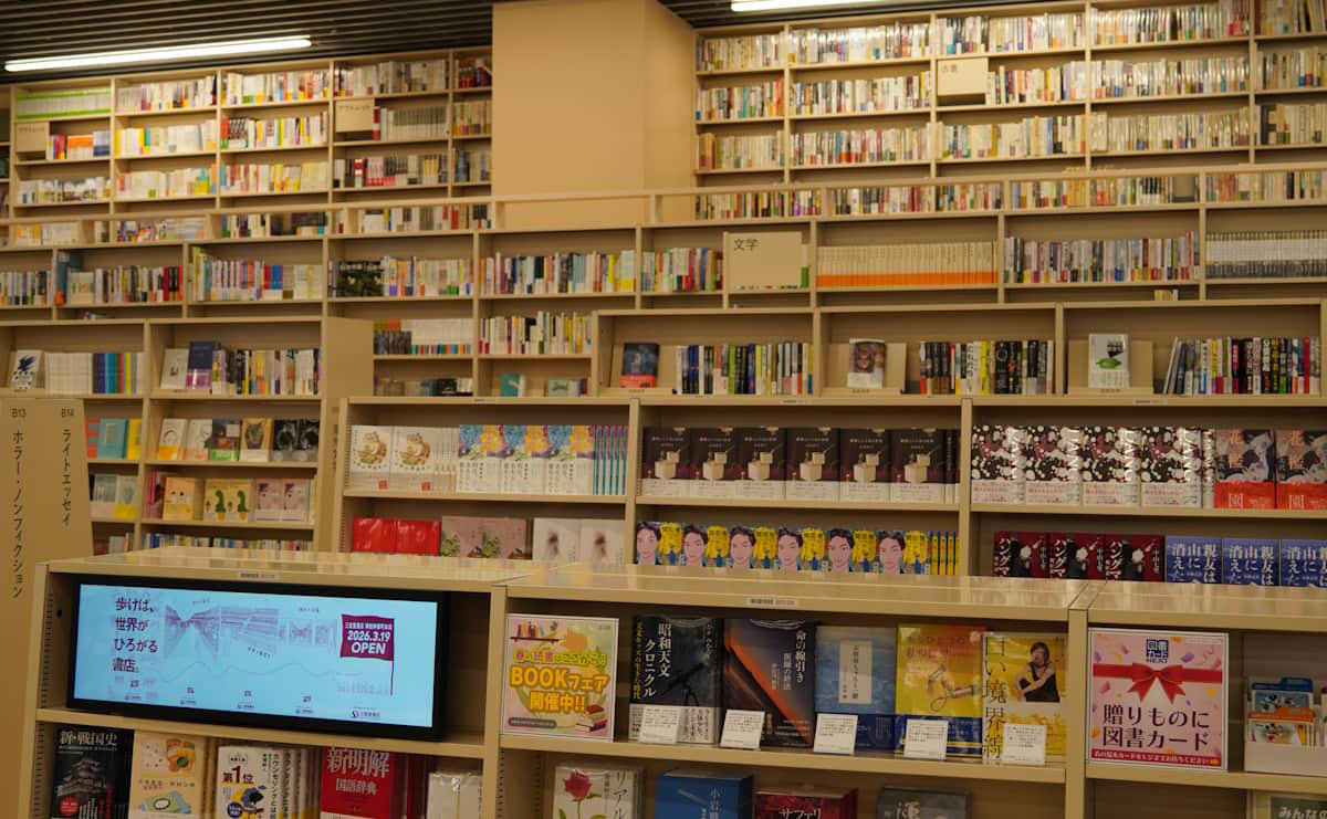 コンセプトは「歩けば、世界がひろがる書店。」, 1階 インパクト大の「知の渓谷」, 2階 出会いのときめきを大切にした棚づくり, 3階 楽しくぐるぐると回れるフロア, 歩いて発見する場所へ