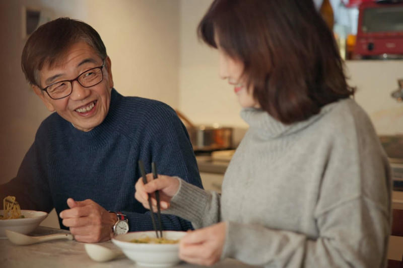 65歳以上無職夫婦世帯の「平均貯蓄額」はいくらか, 65歳以上無職夫婦世帯の「平均貯蓄額」, 近年の平均貯蓄額の推移, 65歳以上無職夫婦世帯の「月の生活費」一覧, 65歳以上の夫婦のみの無職世帯の1か月平均の生活費の平均, 年金の平均受給額はいくらか。個人ではどれくらい差がある？, 国民年金・厚生年金の平均受給額, 国民年金（老齢基礎年金）：平均年金月額, 厚生年金（国民年金部分を含む）：平均年金月額, 【定年後】増える支出・減る支出は何？, 【定年後】増える主な支出, 【定年後】減る主な支出, その他ライフイベントにより減る支出, 家計収支が変わったら貯蓄の見直しを