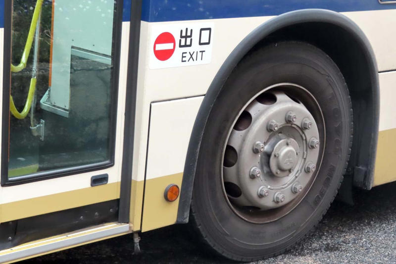 路線バスの窮状と新潮流, 深刻な担い手不足と事業限界, 規制緩和の副作用と支援の壁, 送迎車両の共同利用促進, 事例：高山市高根地域の住民主体バス, 事例：世田谷区玉川地域のコミュニティーバス, 事例：兵庫県宍粟地域の「思いやり号」, 地域再生と生活の質向上, 自助による持続可能な交通