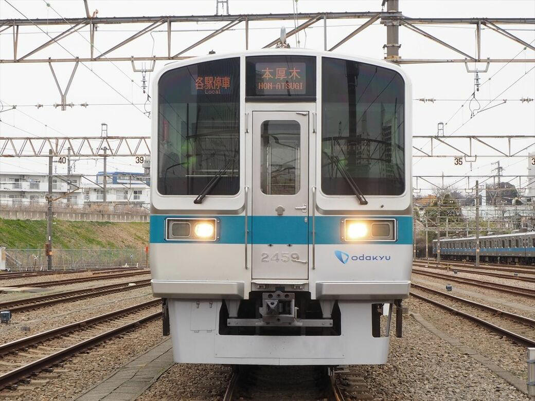 小田急車両の「少数派」, 幅1.6mのドアが並ぶ, 細かいところにも新機軸, 10両化や千代田線直通はならず, 地道な活躍で存在感