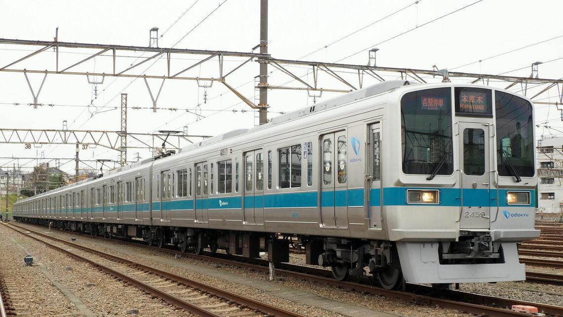 小田急車両の「少数派」, 幅1.6mのドアが並ぶ, 細かいところにも新機軸, 10両化や千代田線直通はならず, 地道な活躍で存在感