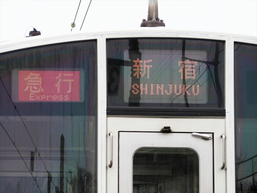 小田急車両の「少数派」, 幅1.6mのドアが並ぶ, 細かいところにも新機軸, 10両化や千代田線直通はならず, 地道な活躍で存在感