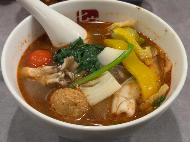 ・七宝麻辣湯というチェーン店へ, ・システムが複雑, ・具材選びのバリエーションがヤバすぎる, ・出来上がったオリジナル麻辣湯は……, ・若い女子に人気なの、納得しかない