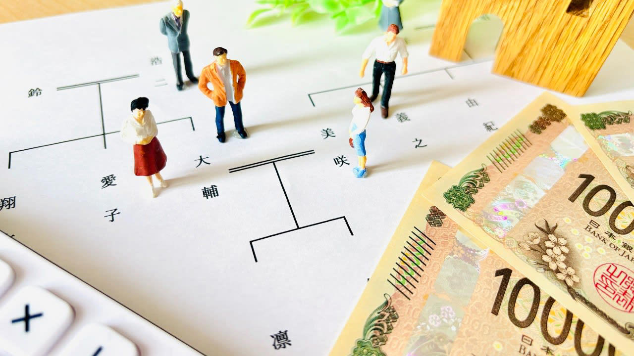 遺留分＝「一定の相続人が法律上最低限もらえる権利」, ◆遺留分を持つ相続人の範囲, なぜ「家族信託＝遺留分対策」にはならないのか？, ◆信託財産も「遺留分計算の対象」になり得る, ◆例外的な見解：受益者連続型信託と二次承継, 家族信託が実際に有益になる場面, 2. 二次・三次相続の設計, 3. 不動産の「塩漬け」予防, 遺留分のトラブルを防ぐ「現実的な対策」3つ, 対策1. 遺留分の事前放棄（家庭裁判所の許可）, 対策2. 生命保険の活用, 対策3. 遺留分に配慮した遺言書＋付言事項