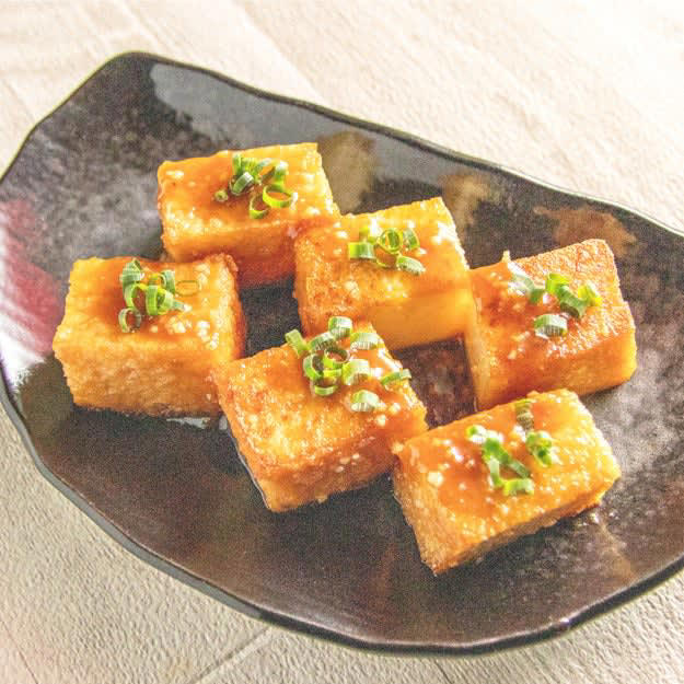 厚揚げの甘酢焼き, 【厚揚げだけなのにご飯が止まらん】「明日も食べたい！」家族に大好評♡簡単おかずレシピ, 厚揚げのにんにくめんつゆ焼き, 【厚揚1枚で大満足】にんにくとめんつゆでウンマ〜！簡単おかずレシピ, 厚揚げと卵のとろとろチーズ煮, 【厚揚と卵のとろとろチーズ煮】10分で完成！シンプルがいちばんおいしい節約レシピ, 厚揚げのチーズ卵詰め, 【厚揚げをくり抜いて〜】卵とチーズを詰めて焼くだけ！10分で作れる満足おかずレシピ, 厚揚げの照り焼きチーズ, 【厚揚げ買ったらコレにして】10分で完成！味付けはめんつゆだけ「厚揚げの照り焼きチーズ」レシピ