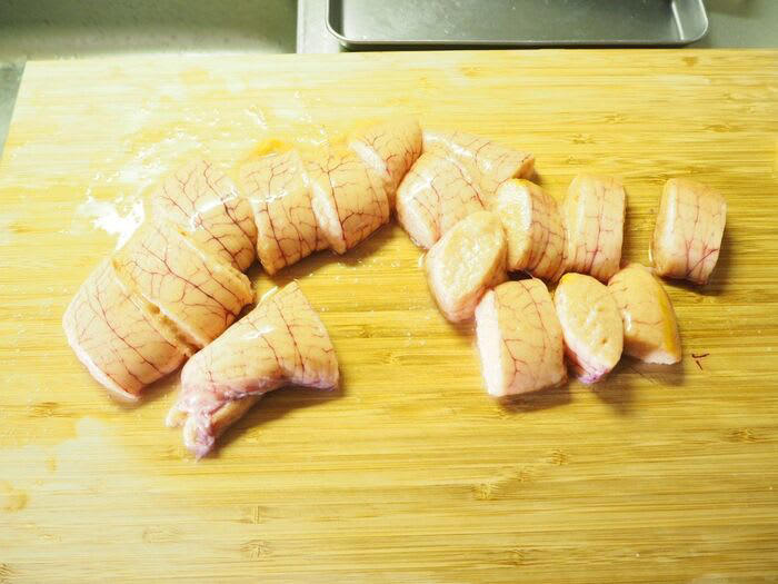 スーパーで見つけたら、絶対買います, 卵は2～3cmの幅に切ります, この「ひと手間」で生臭くならない！, 味付けはシンプルに, 盛り付けのポイントは「天盛り」