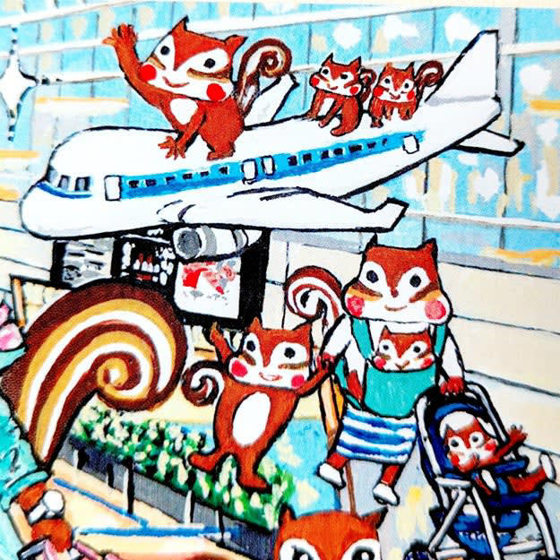 羽田空港では、リスが描かれた「限定パッケージクッキー」を販売中です。, 空港を楽しむ、リスたちの姿が描かれたパッケージ。, 4つずつ包装されているから、湿気らずに保管できます。, コロンとしたクッキーに、たっぷり粉糖がかかっています。, 口の中で溶けていく、“サクほろ感”がたまらない！, ほどよい甘さと、香ばしいくるみの相性がばつぐんです。, おみやげにぴったりな、かわいくておいしいクッキーです。, サクサクのクッキーなら、無印良品「ショコラのブールドネージュ」もおすすめです。, 上品な甘さでおいしい！サクサク食感もたまりません。
