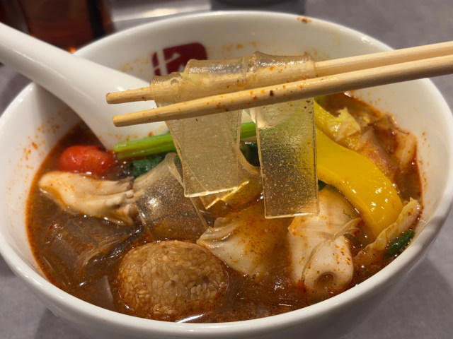 ・七宝麻辣湯というチェーン店へ, ・システムが複雑, ・具材選びのバリエーションがヤバすぎる, ・出来上がったオリジナル麻辣湯は……, ・若い女子に人気なの、納得しかない